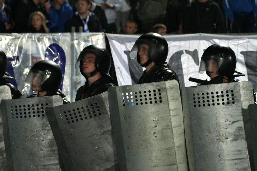 «Футбол особого режима»: фоторепортаж с западной трибуны «Балтики» на матче с «Зенитом»